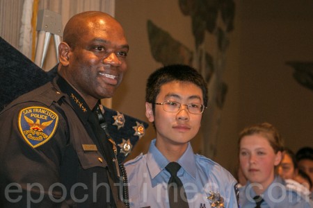 舊金山警局夏令營結業 華裔學子成績優異