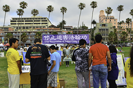 加州聖地亞哥紀念法輪功和平反迫害17年
